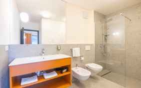 Badezimmer Suite Rotwand